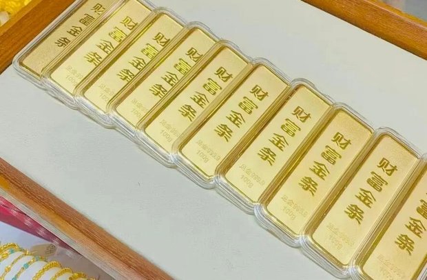 白条取现与金条的金融博弈
